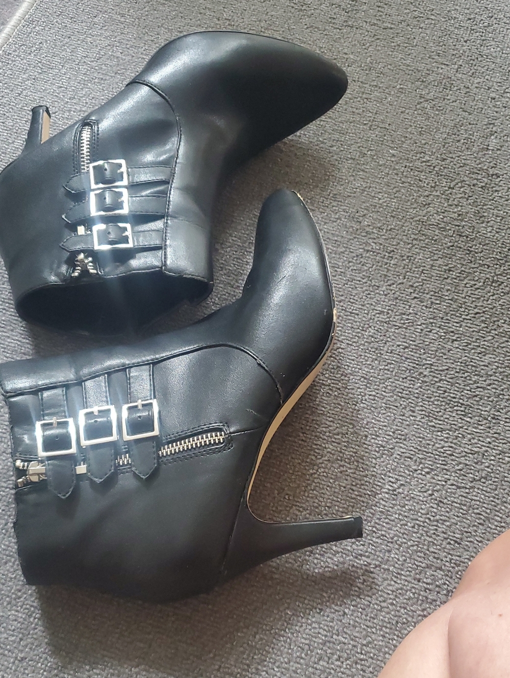 Style&Co.Black Lady's Ankle Boots w/Buckle Detail 9 1/2 M 3" heel lite use
